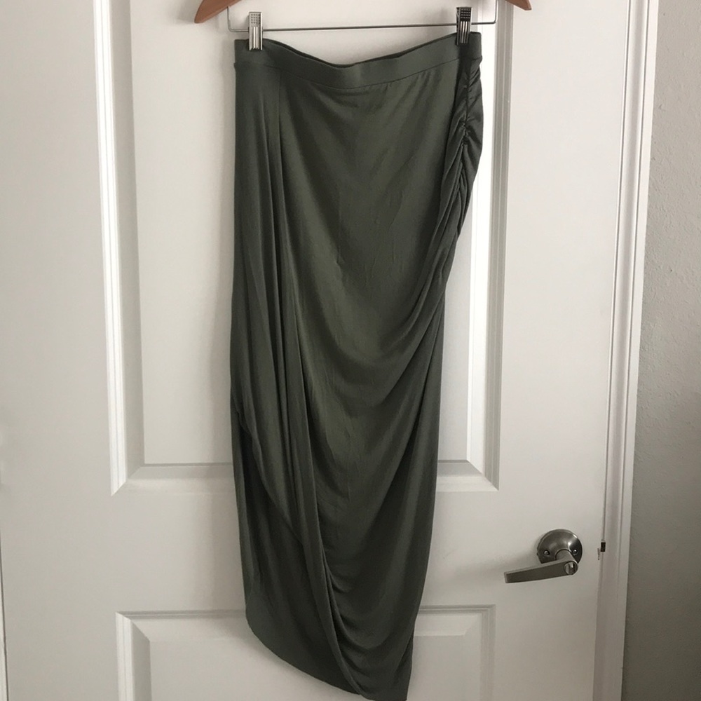 Gently worn rouched skirt.